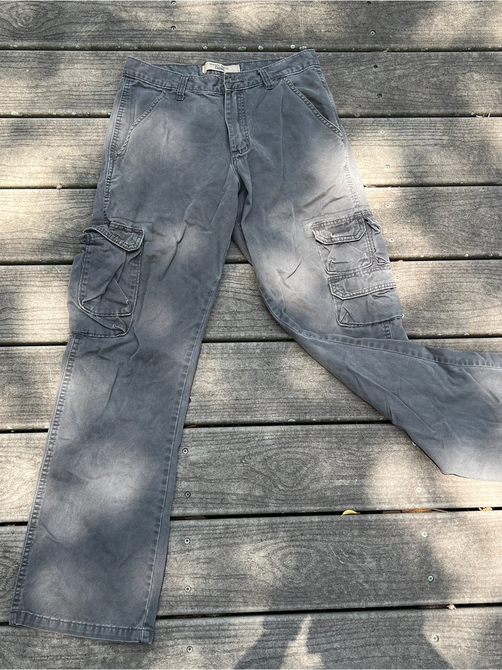 Wrangler Jeans: Men's Gray Cargo Pants w/ Multiple Velcro Pockets. Size 30x32.
